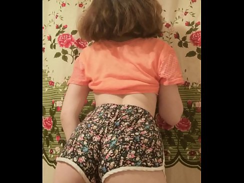❤️ Babe żagħżugħa sexy tqaxxir ix-xorts tagħha fuq il-kamera ☑ Porn iebes lilna ﹏