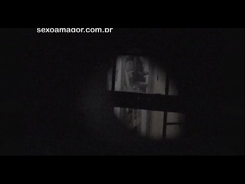 ❤️ Blondie tiġi filmata segretament minn voyeur tal-viċinat moħbi wara briks vojta ☑ Porn iebes lilna ﹏
